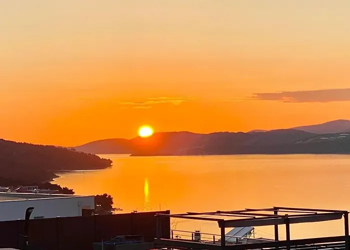 Penthouse Oceanview * Trogir