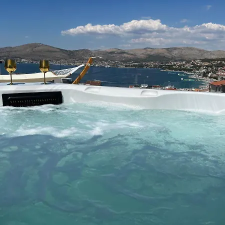 Penthouse Oceanview Traù